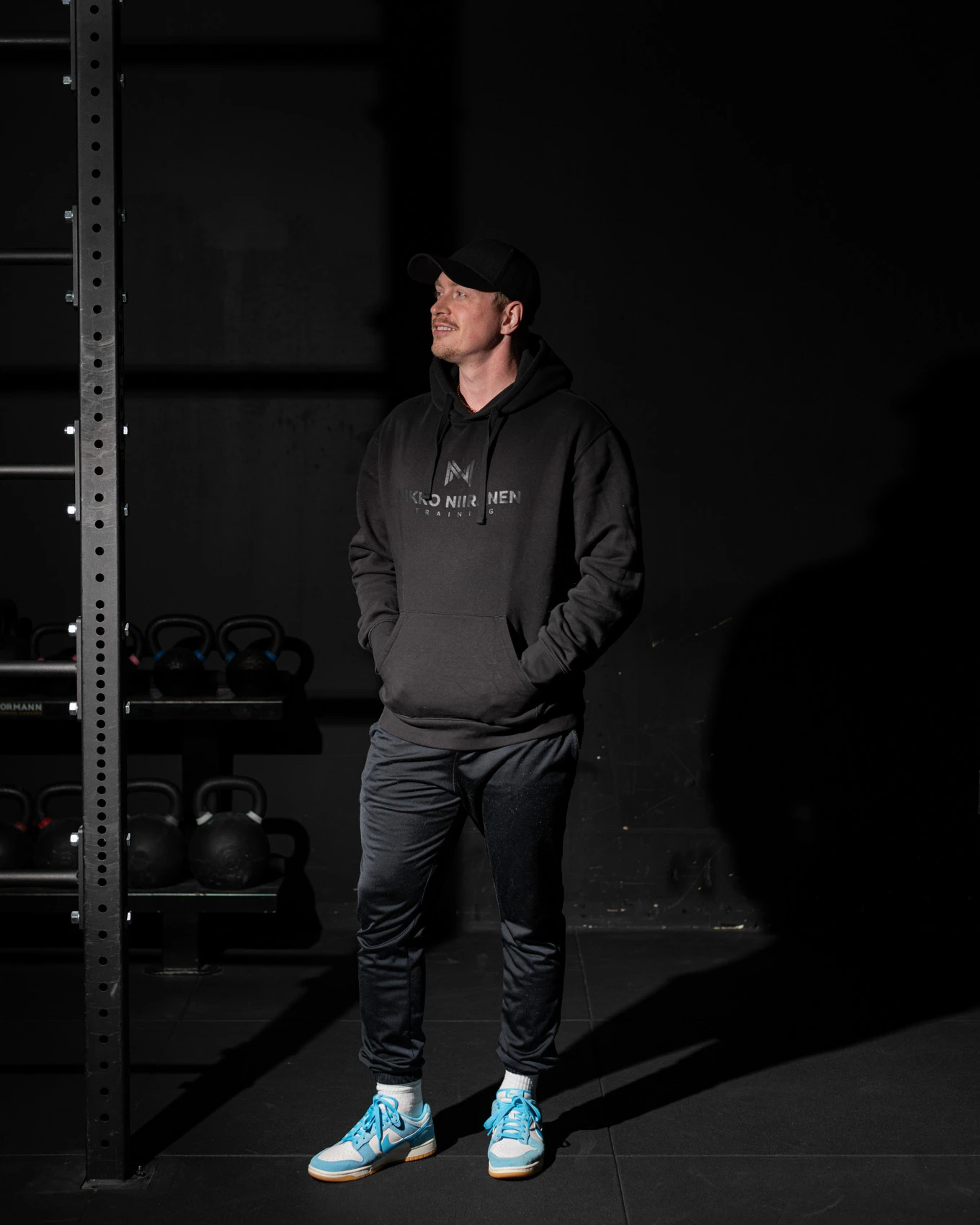 TMN | Musta Authentic -huppari | Athlete/Member - Image 3