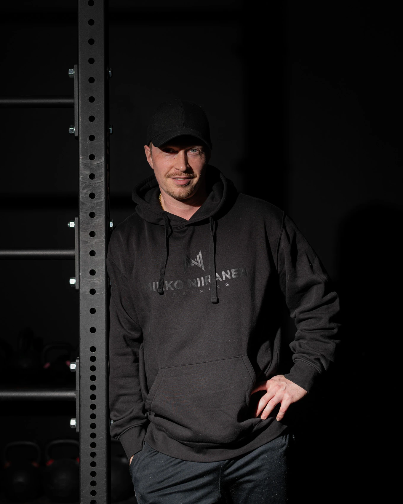 TMN | Musta Authentic -huppari | Athlete/Member